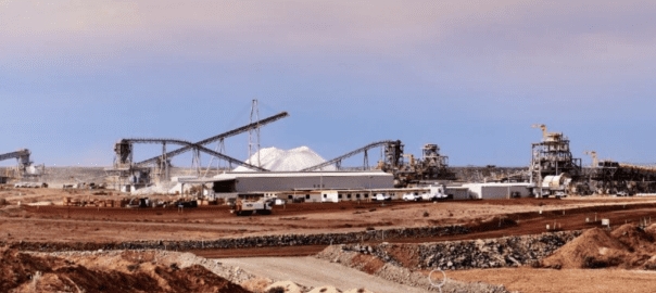 포스코는 호주 광산업체 필바라미네랄스(Pilbara Minerals)로부터 수입한 리튬 광석을 수입핝다. 사진=로이터