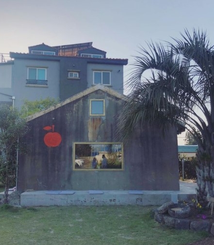 박햔별이 최근 제주도에서 카페를 개업했다. 사진=유진 인스타그램 캡처 