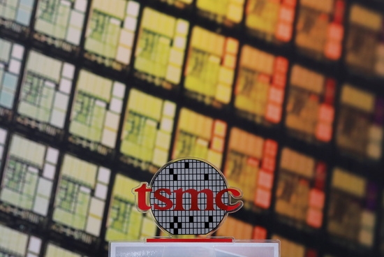 대만 TSMC 본사에 있는 로고. 사진=로이터