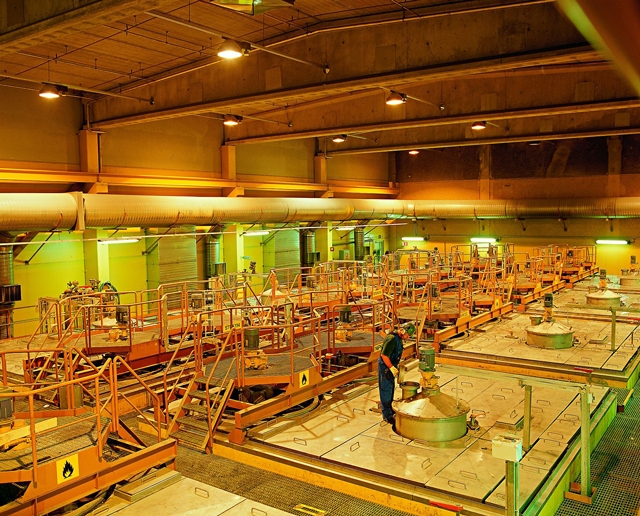 세계 최대 니켈생사업체인 러시아의 노르니켈이 핀란드 하라발타에서 가동중인 제련소 내부 전경.노르니켈