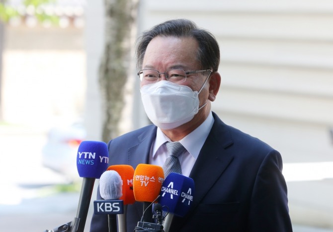 国务总理金富谦 5个部门的内阁改组