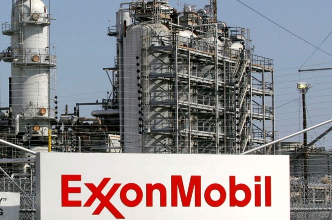 미국 석유화학회사 엑슨모빌(Exxon Mobil)이 공장에서 배출되는 지구 온난화를 일으키는 이산화탄소(CO₂)를 모아 멕시코만 깊숙한 곳에 매장하는 탄소저장 프로젝트를 발표했다. 사진=로이터