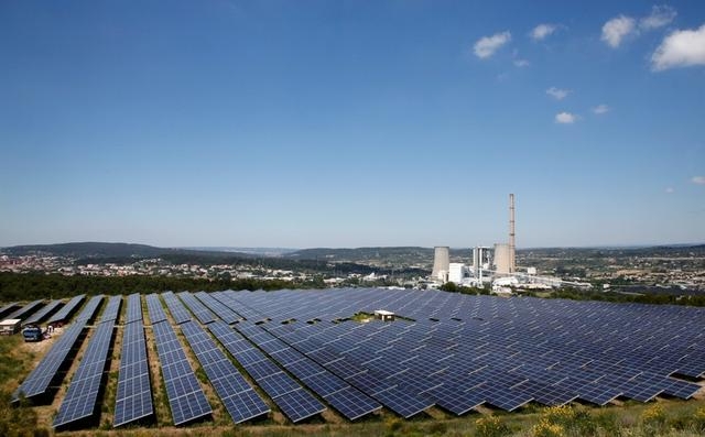태양광, 풍력, 전기차 등 신재생에너지 테마의 상장지수펀드(ETF)에 주목해야 한다는 의견이 나왔다. 사진 = 로이터