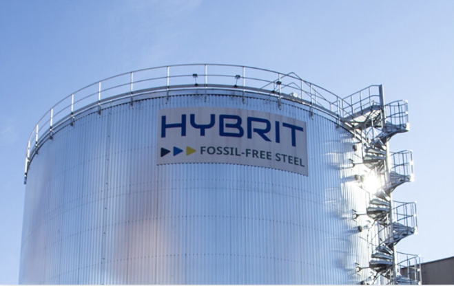 스웨덴 철강회사 SSAB가 화석연료를 사용하지 않고 철강을 제련하기 위해 HYBRIT기술을 개발했다.