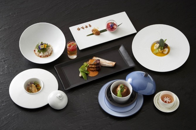 지난 12일 청계천 삼일빌딩에 오픈한 워커힐 중식당 '금룡 삼일빌딩점' VIP 전용 프리미엄 다이닝룸. 고품격 비즈니스 다이닝 공간으로 광둥요리를 선보이고 있다. 