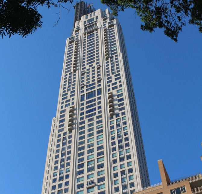미국에서 가장 비싼 콘도 타워인 뉴욕 센트럴 파크 사우스 220번지의 메가타워.