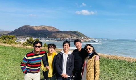 tvN 예능 '바퀴달린 집2'에 고정 출연중인 성동일(왼쪽부터), 임시완, 게스트 오정세, 김희원(고정), 게스트 공효진. 사진=임시완 인스타그램 캡처 