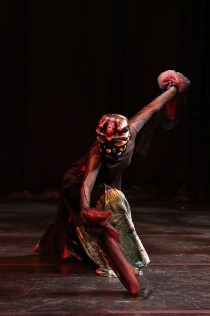 정경화 안무의 '始(시)'