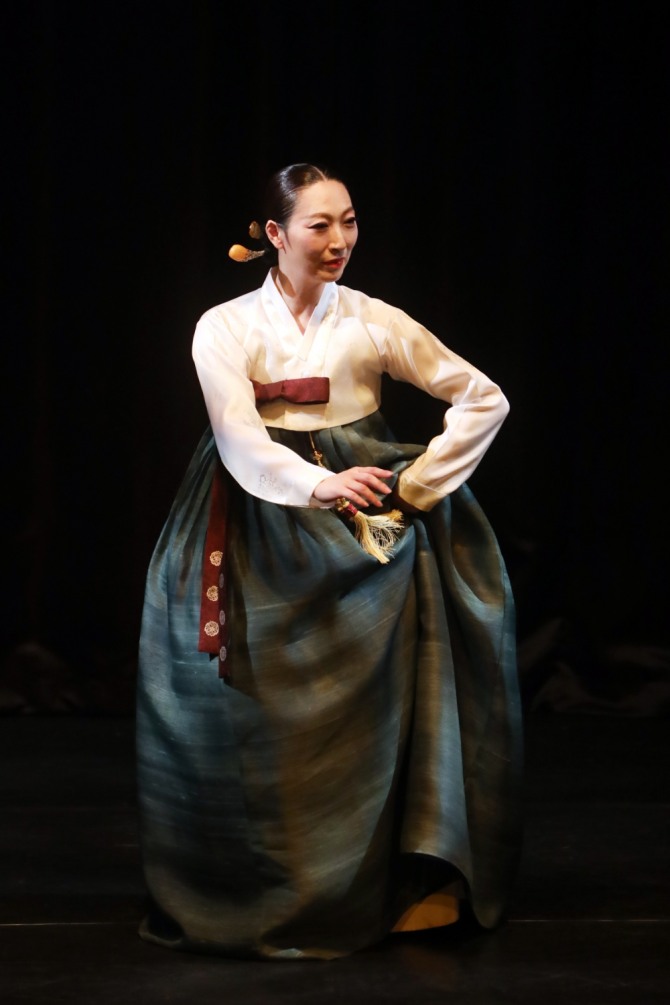 정경화 안무의 '作(작) 둘'