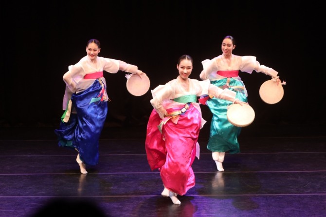 정경화 안무의 '作(작) 셋'