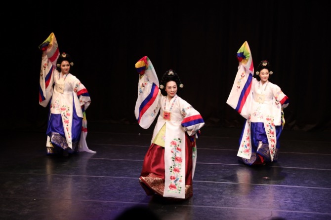 정경화 안무의 '行(행)'