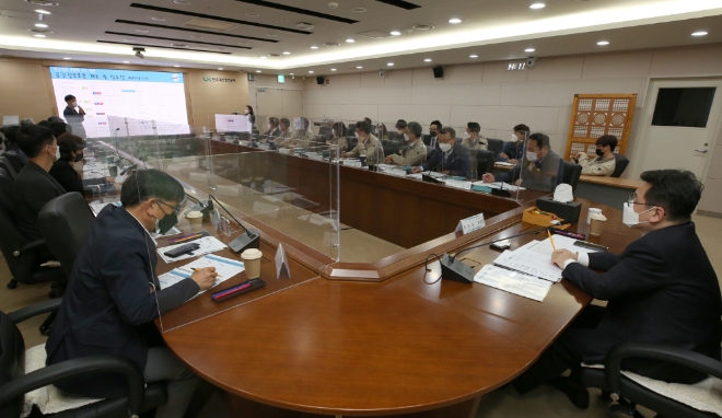 LX한국국토정보공사가 27일 전북 전주 LX 본사에서 개최한 '공간정보표준 통합지원시스템' 시연회 모습. 사진=한국국토정보공사 