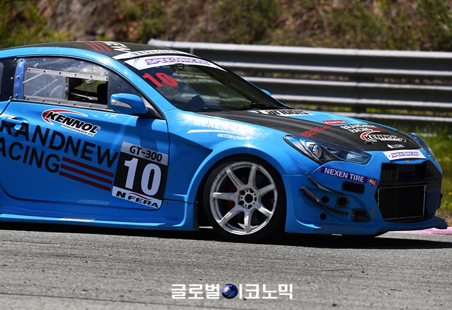 2021 넥센스피드레이싱&태백모터스포츠페스티벌이 9일 개최된 가운데 GT-300 1R 결승에서 정남수가 가장 빠른 기록으로 1위를 차지했다. 사진=글로벌이코노믹 김현수 기자