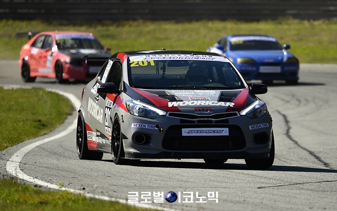 2021 넥센스피드레이싱&태백모터스포츠페스티벌이 9일 개최된 가운데 하드론 GT-200 1R 결승에서 김도훈이 가장 빠른 기록으로 1위를 차지했다. 사진=글로벌이코노믹 김현수 기자