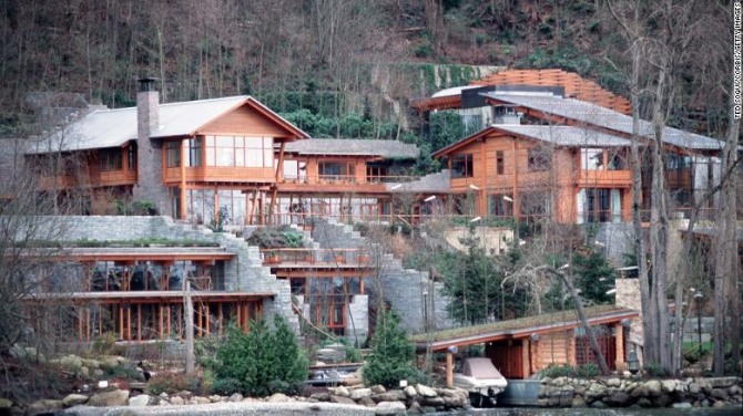 빌 게이츠 마이크로소프트 회장의 시애틀에 있는 워싱턴 호수 수변 저택은 1억3000만 달러로 평가된다. 