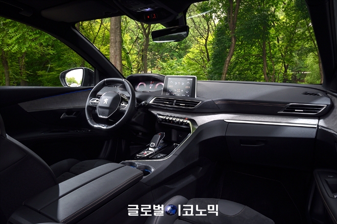 뉴 푸조 3008 SUV 실내. 사진=한불모터스