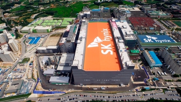 SK하이닉스와 하이닉스가 투자한 일본 키옥시아가 낸드 플래시 및 DRAM 생산 확대를 위해 공장을 확장하고 연구개발을 강화한다. 사진=SK하이닉스 제공