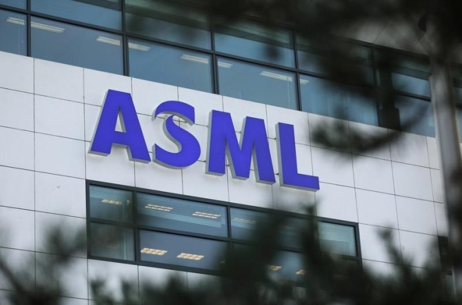네덜란드 반도체 기업 ASML은 1분기 영업이익이 전년 동기 대비 225% 상승했다고 발표했다. 사진=로이터