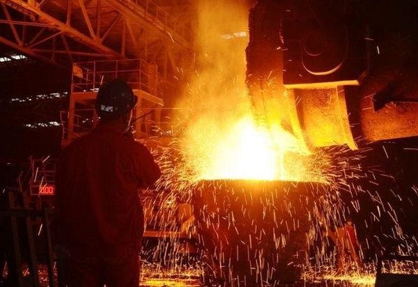 중국 다롄(大連)지역 철강업체의 용광로 모습. 사진=로이터