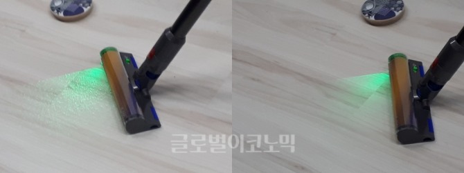 바닥에 먼지가 있는 모습(왼쪽)과 청소기가 먼지를 빨아들이고 난 후의 모습. 사진=손민지 기자