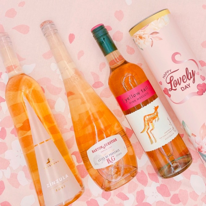 롯데칠성음료가 홈술족을 겨냥해 로제와인 추천 리스트를 공개했다. 사진=롯데칠성음료