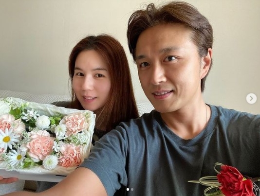 배우 진태현(우)과 박시은 부부. 사진=박시은 인스타그램