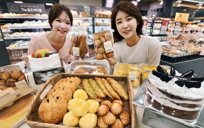 홈플러스는 오는 6월 2일까지 '몽블라제 빵빵데이' 행사를 열고 인기 상품 4종을 최대 50% 할인 판매한다. 사진=홈플러스