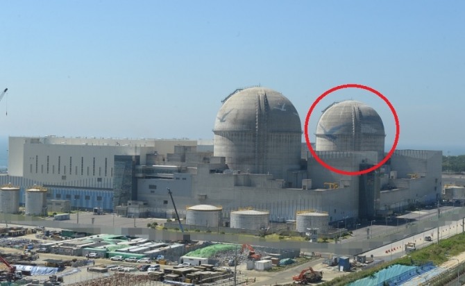 울산시 울주군에 위치한 신고리 원전 4호기(빨간 원안)의 모습. 사진=뉴시스