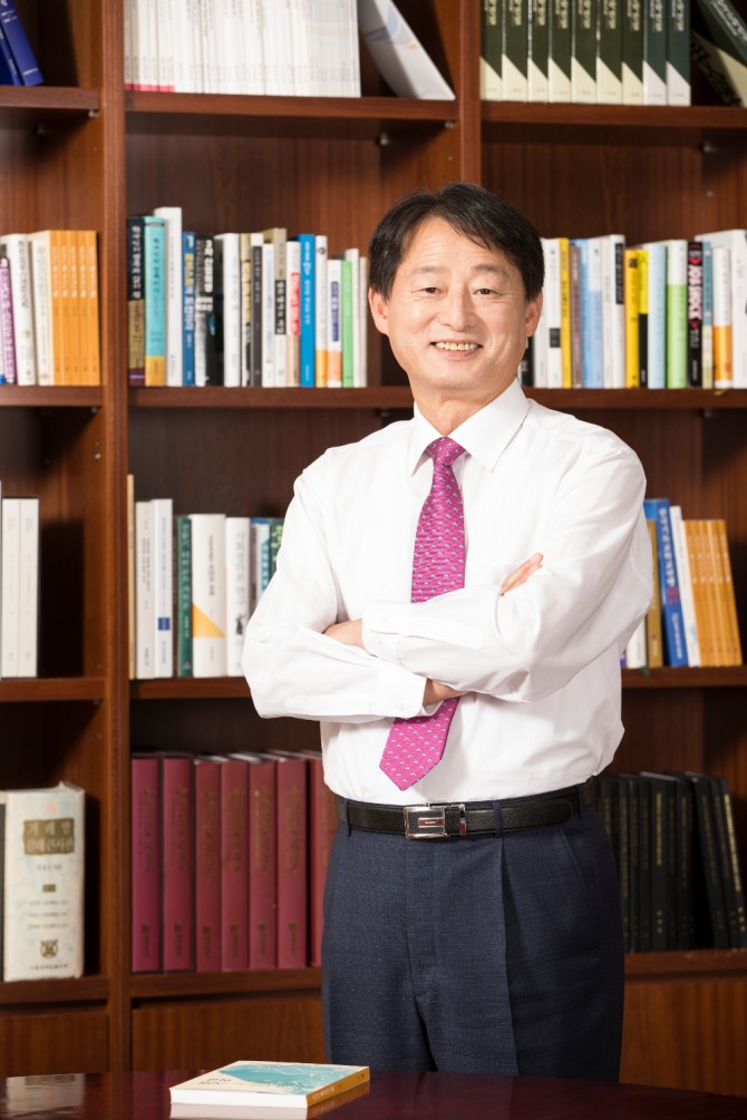 중부대 엄상현 총장은 “우리 아이들이 물질적‧사회적 욕구에만 치우치지 않고 교양 있고 타인을 배려하는 자아실현 욕구가 균형을 이루어야 한다”고 강조했다.