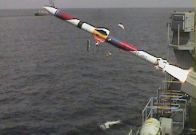 대만 중산과학원이 개발한 함대공 미사일인 해검-2가 발사되고 있다. 사진=대만 자유시보