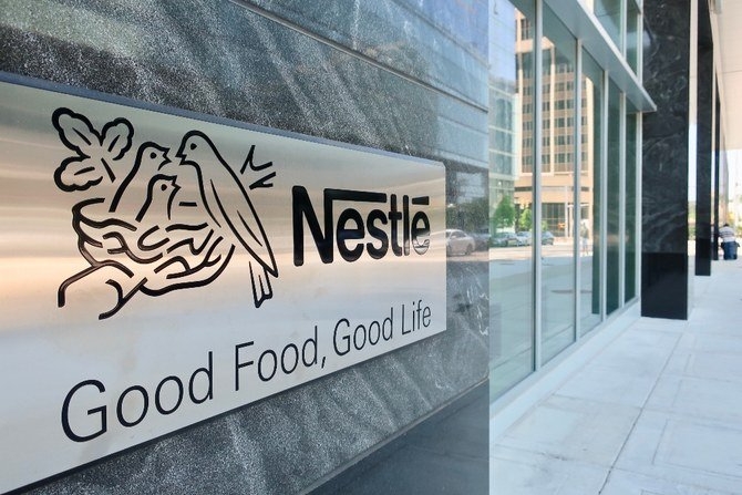 세계적 식품기업 네슬레가 자사 제품 60%가 인체에 유해하다는 보고서를 발표한 후 보다 건강한 제품 만들기에 나섰다.
