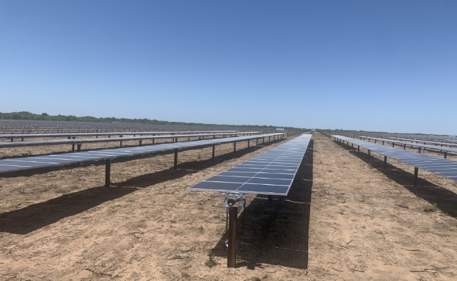 미국 텍사스주에 있는 한국중부발전 엘라라 태양광 발전시설 모듈 설치 사진. 사진=한국중부발전 
