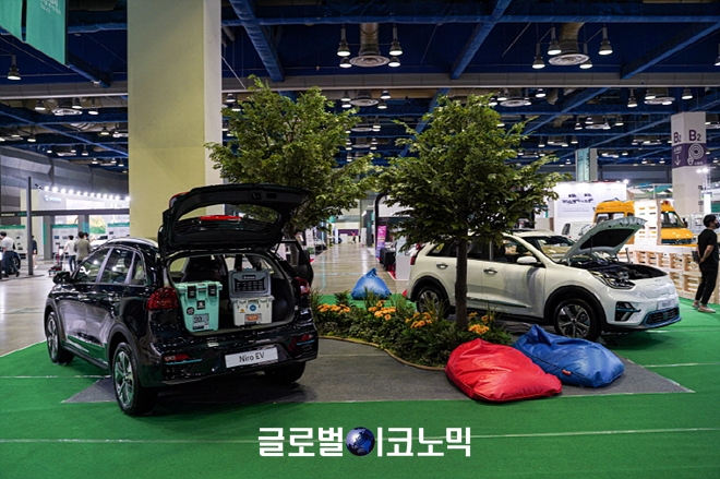 올해로 4회차를 맞은 국내 최대 규모의 전기자동차(EV) 전시회 'xEV 트렌드 코리아 2021'가 서울 코엑스에서 9일 개막했다. 사진=무브브로