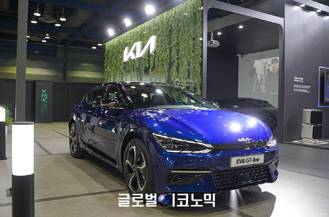 올해로 4회차를 맞은 국내 최대 규모의 전기자동차(EV) 전시회 'xEV 트렌드 코리아 2021'가 서울 코엑스에서 9일 개막했다. 사진=무브브로