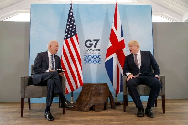 G7 정상회담에 앞서 미국 조 바이든 대통령(왼쪽)과 보리스 존슨 영국총리가 10일(현지시간) 영국 잉글랜드 카비스베이에서 정상회담을 갖고 있다. 사진=로이터
