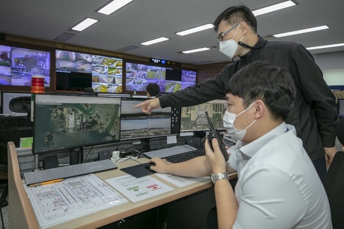 인천국제공항공사가 지난해 9월부터 국내 민간공항 최초로 구축한 '드론탐지 시스템'을 시범운영하고 있는 모습. 사진=인천국제공항공사