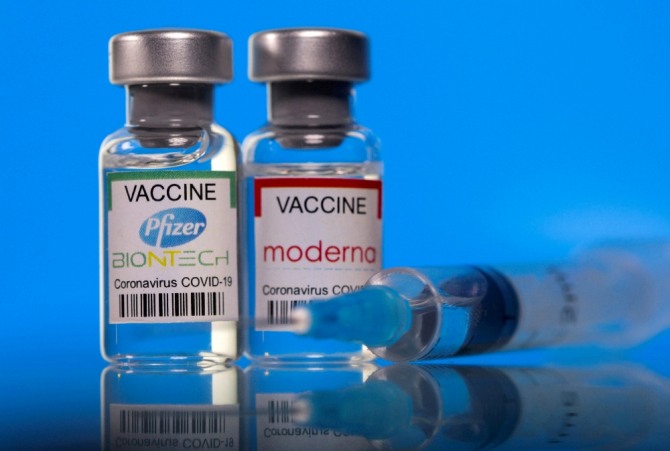 화이자와 모더나 코로나 예방 백신(왼쪽부터). 사진=로이터