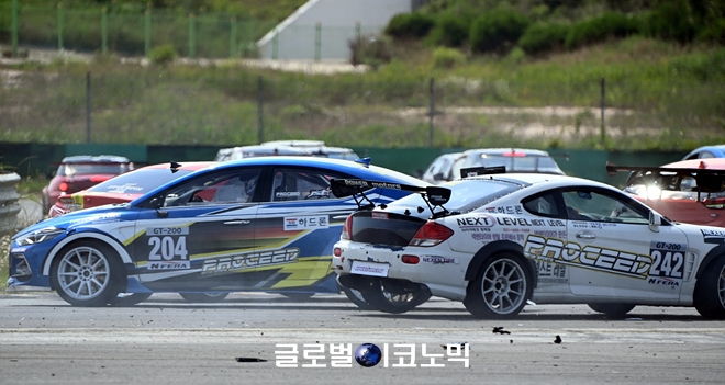 넥센스피드레이싱 2R GT-200 결승 경기 장면. 사진=글로벌이코노믹 김현수 기자