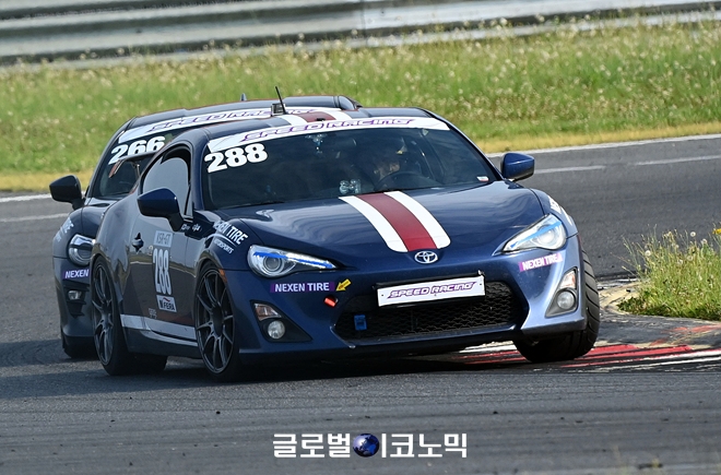 넥센스피드레이싱 2R KSR-GT 결승 경기 장면. 사진=글로벌이코노믹 김현수 기자