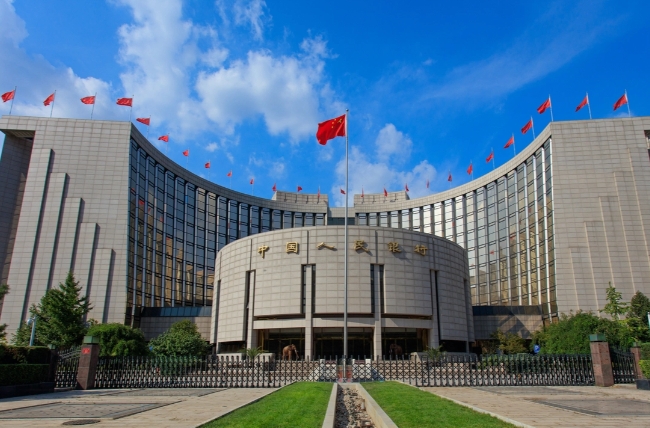 중국 중앙은행 인민은행(PBOC)이 21일 모든 은행에 암호 화폐 거래를 중단하라는 통지를 한 것으로 알려졌다.