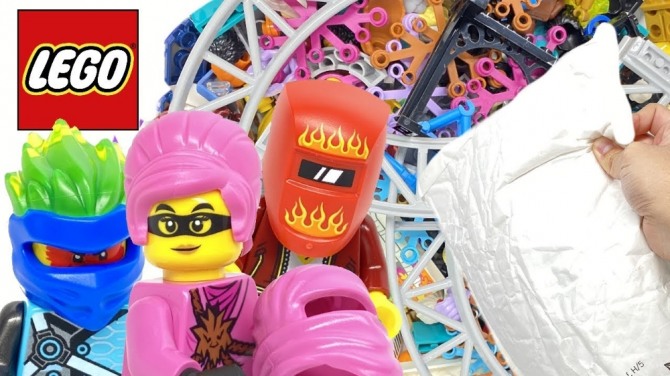 레고는 석유기반 플라스틱을 모두 제거하고 재활용 플라스틱으로 레고 브릭을 만드는 시도를 하고 있다.