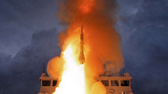 아스터30 함대공 미사일이 화염을 뿜으며 발사되고 있다. 사진=MBDA