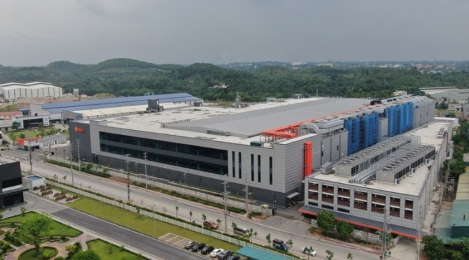 3D 커버글라스 분야 경쟁력을 갖춘 제이앤티씨는 베트남 하노이 인근에 최첨단 커버글라스 생산을 위한 제3공장을 준공했다고 21일 밝혔다.  사진=제이앤티씨