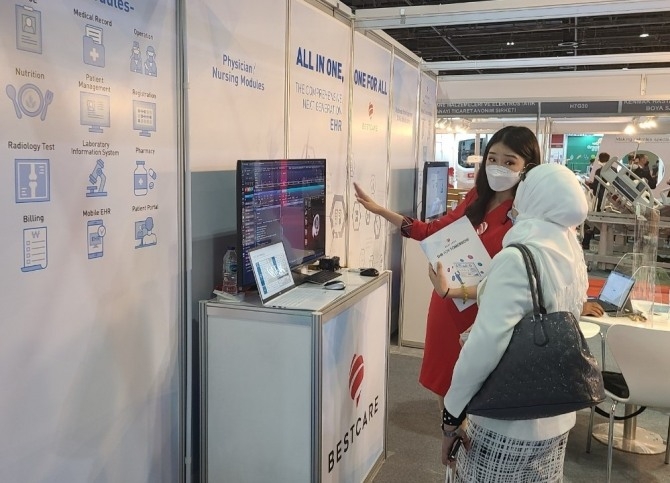디지털 헬스케어 대표기업 이지케어텍은 지난 21일부터 24일까지 나흘간 아랍 에미리트 두바이 세계무역센터(Dubai World Trade Center)에서 열린 ‘아랍헬스 2021’(Arab Health 2021)에서 디지털 헬스케어 솔루션들을 성공적으로 선보였다.