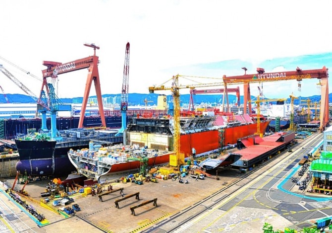 한국조선해양 계열사 현대중공업 야드에서 선박이 건조되고 있다. 사진=현대중공업그룹