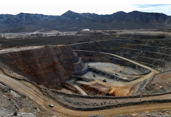 미국 캘리포니아주 마운틴패스의 MP 머티리얼스 희토류 광산모습    사진=로이터