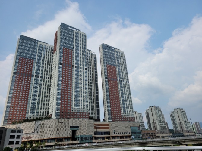 고양시 삼송택지지구에 들어선 초고층 오피스텔 모습. 사진=최환금 전문기자