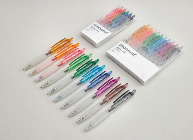 모나미는 기존 제품의 색상을 대폭 확대해 올해 4월 'FX ZETA 다색 세트'를 출시했다. 사진=모나미