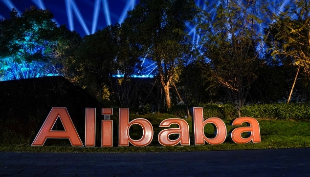 알리바바의 창업자인 중국의 억만장자 마윈과 차이충신은 알리바바 지분 350억 달러를 담보로 투자은행으로부터 거액을 대출받았다. 사진=로이터