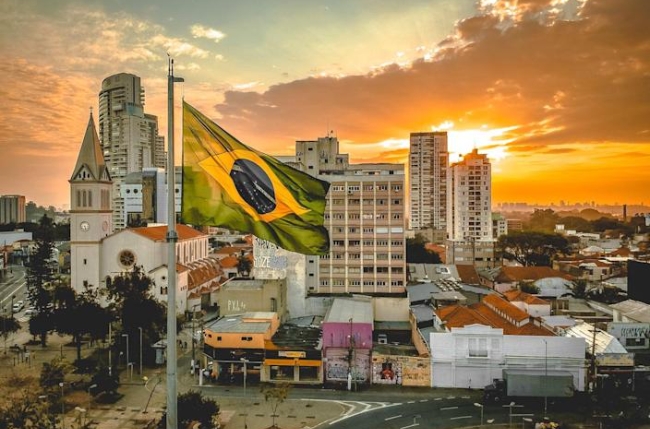 브라질 연방 경찰이 ‘비트코인 왕’이라 자칭하는 암호화폐 중개업체 경영자가 비트코인 등 3억 달러를 횡령한 혐의로 체포했다.